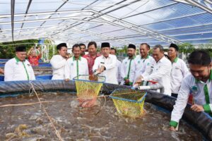 Djohan Hadiri Pelantikan Maporina dan Panen Ikan Lele Secara Bioflock