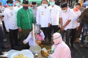 Datangi Pasar Kota Metro, Nunik Minta Semua Gunakan Masker