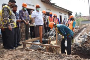 Walikota Metro, Letakan Batu Pertama Rumah Produksi Abon Lele Oseri