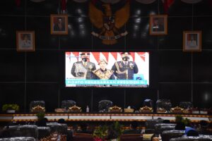 Rapat Paripurna DPRD Metro : Mendengarkan Pidato Presiden RI