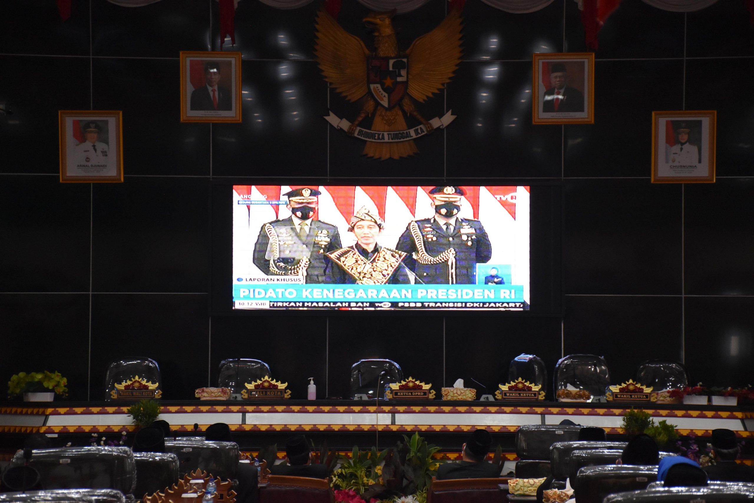 Rapat Paripurna DPRD Metro : Mendengarkan Pidato Presiden RI