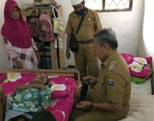 Wakil Walikota Metro Kembali Kunjungi Warga yang Sakit