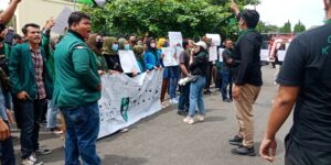 Demo HMI Se-Kota Metro, Tolak Omnibus Law