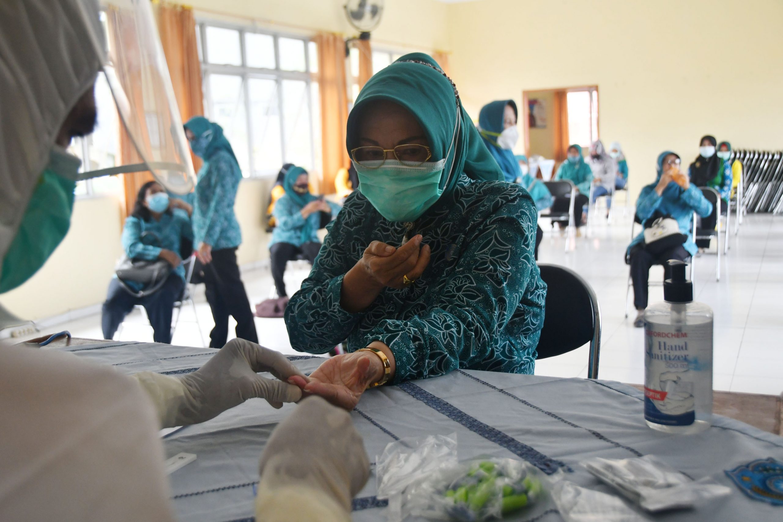 40 Anggota PKK Metro Melakukan Rapid Tes