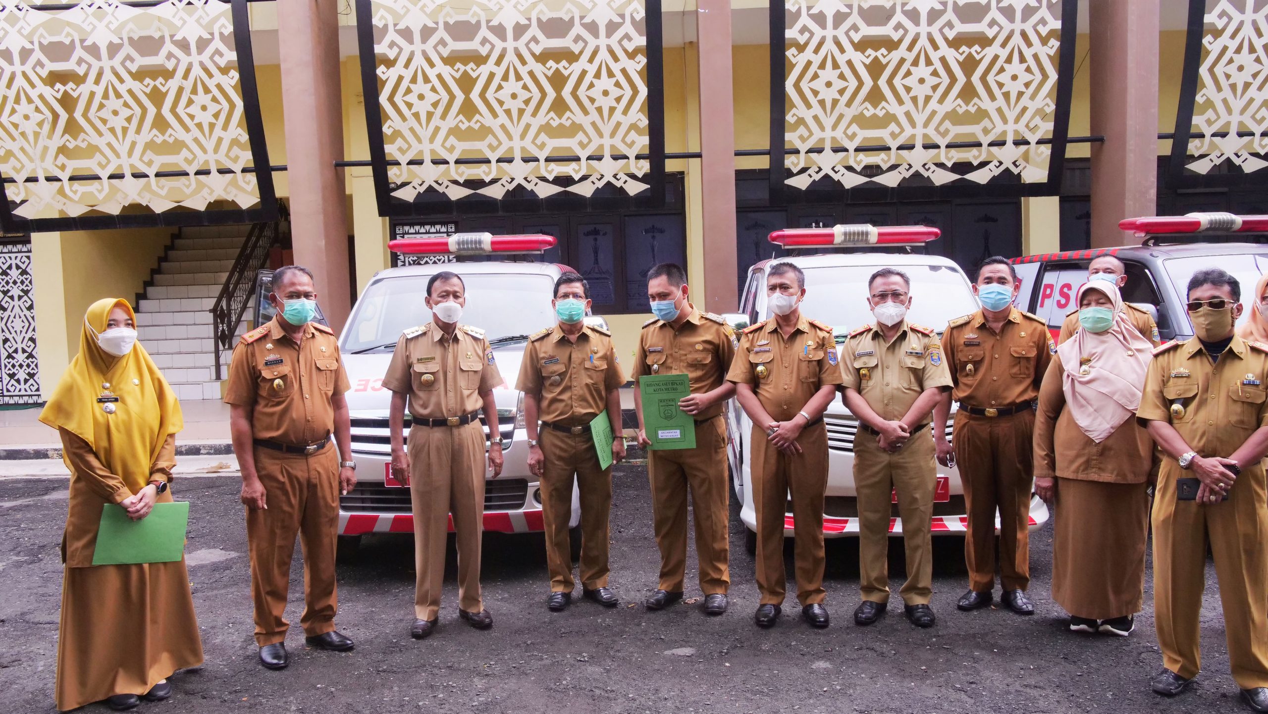 Penyerahan 5 Unit Mobil Ambulance Untuk Setiap Kecamatan