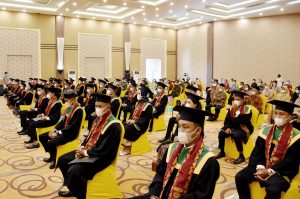 113 Sarjana STIPER Dharma Wacana Metro di Wisuda