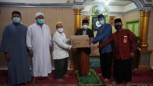Walikota dan Wakilnya Salurkan Insentif Rumah Ibadah, Masjid Nurus Sholihin dan Masjid Darusalam