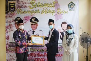 Harits dan Hidayatur, Jadi Pasangan Kedua Nikah di KUA Metro Pusat