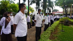 Asisten I Pemkot Metro Ridhwan Pimpin Apel Sore