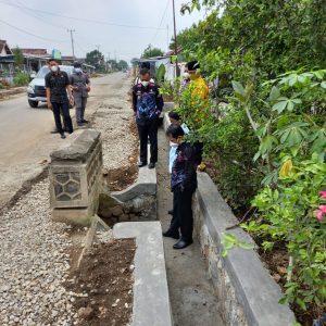 Walikota Metro Meninjau Pembanguna Jalan dan Irigasi