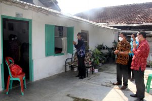 Pemerintah Kota Metro Menyalurkan Paket Sembako Untuk Warga Isolasi Mandiri