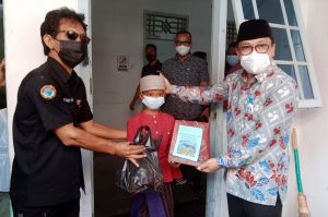 Walikota Metro Menghadiri Khitanan Massal Gratis Oleh AWPI