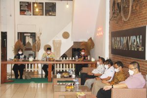 Wahdi Hadiri Diskusi Pengendalian Penyebaran Covid-19 dan Kebijakan PPKM Level 3 di Kota Metro Oleh BPC PHRI Metro