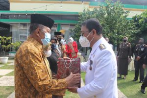 Peringatan HUT Ke-76 RI, Pemkot Metro Berikan Tali Asih Kepada Warakawuri