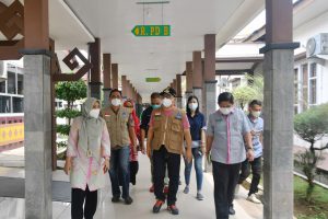 Walikota Metro Tinjau BOR di 4 Rumah Sakit