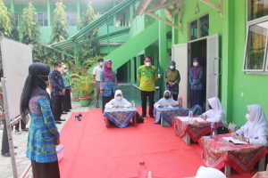 Walikota Metro Meninjau Simulasi PTM di Sejumlah Sekolah di Kota Metro