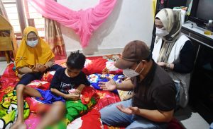 Pemkot Metro Kunjungi Yoga, Penderita Tumor Tulang