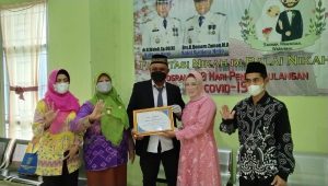 Pasangan Pengantin Rumadi Dan Maharani Manfaatkan Fasilitas Nikah di KUA