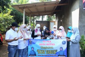 Kegiatan Aksi Tabuh, TP PKK Kota Metro Kunjungi Warga Penderita Kanker