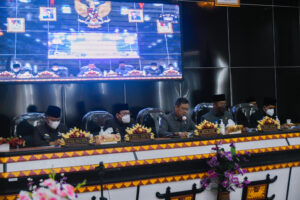 Walikota dan Wakil Walikota Metro Hadiri Rapat Paripurna DPRD Tentang APBD TA 2022