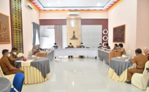 Wahdi dan Qomaru Berikan Pengarahan Serta Sharing Dengan Camat dan Lurah Metro Timur