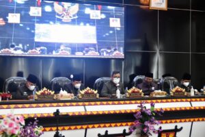 Walikota dan Wakil Walikota Hadiri Rapat Paripurna DPRD Kota Metro Tentang Pandangan Umum Fraksi atas Penyampaian Raperda Kota Metro