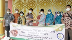 Pinsar Petelur Nasional Bagikan 1 Ton Telur di Kota Metro, Guna Cegah Stunting