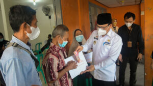 Walikota dan Wakil Walikota Metro Hadiri Penyerahan Dana Stimulan Bagi IKM UMK