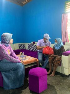 Kunjungi Pelaku UMKM Lansia, Wahdi Juga Turut Memberikan Bantuan