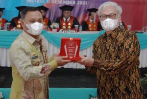 Wakil Walikota Metro Hadiri Wisuda STIKIP Kunala Lampung
