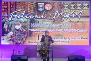 Qomaru Zaman Resmikan Pembukaan  Festival Produk UMKM Kota Metro Tahun 2021