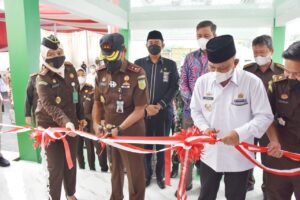 Didampingi Wakil Walikota dan Kajari Metro, Kajati Lampung Resmikan Gedung Kantor Kejaksaan Negeri Metro