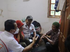 Walikota Metro dan Ketua CSR Kunjungi Warga Penderita Kanker Payudara