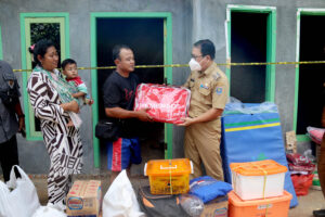 Walikota Metro Tinjau Korban Rumah Kebakaran