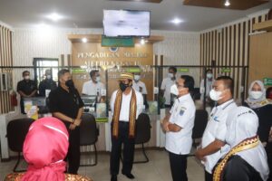 Wahdi Sambut Kedatangan Ketua Mahkamah Agung RI di Pengadilan Negeri Metro