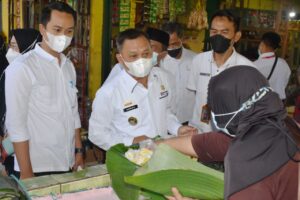 Wakil Walikota Metro Qomaru Lakukan Penetrasi Pasar Margorejo dan Pasar Kopindo