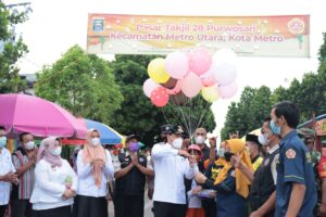 Wahdi Resmikan Pasar Takjil Komplek 28