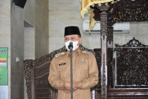Qomaru Zaman Mengisi Kajian Kuliah Zuhur Ramadhan 1443 H di Masjid Taqwa Kota Metro