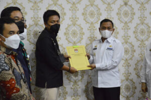 Qomaru Hadiri Penandatanganan dan Serah Terima Naskah Hibah Perjanjian dan Berita Acara Serah Terima Barang Milik Negara