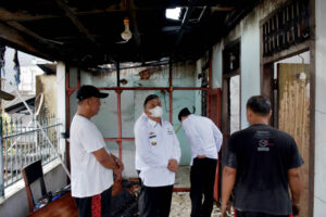 Walikota dan Wakil Walikota Metro, Tinjau Korban Rumah Kebakaran