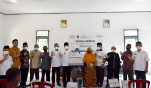 Walikota dan Wakil Walikota Metro Hadiri Acara Berkah Berbagi Paket Bingkisan Lebaran DT Peduli Kepada Juru Kunci dan Tim Penggali Kubur