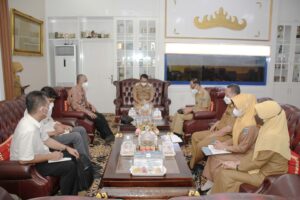 Walikota Metro Bersama Anggota Komnas Disabilitas RI Lakukan Audiensi di Ruang Kerja Walikota