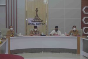 Rapat Evaluasi Covid-19, Wahdi Meminta Vaksinasi di Kota Metro Terus Ditingkatkan