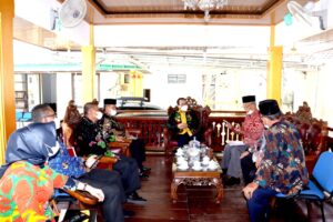 Walikota Metro dan Majelis Penyimbang Adat Lampung Lakukan Audiensi di Rumah Dinas