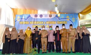 Walikota Metro Wahdi Hadiri Wisuda Kelulusan Dan Wisuda Tahfidz Angkatan ke-1 SMP Cendekia Madani Metro