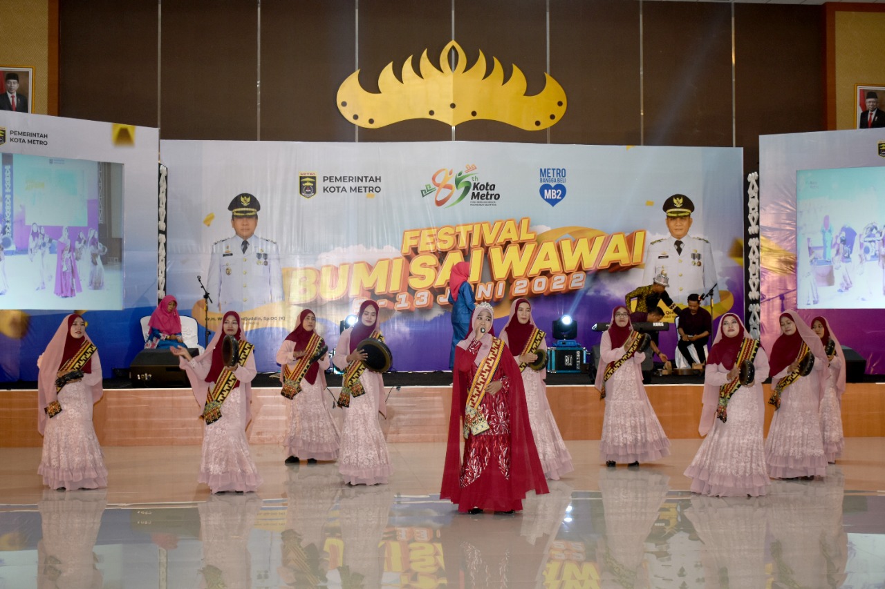 Festival Bumi Sai Wawai, Asih Kusminah Qomaru Membuka Kegiatan Penampilan Bintang Vokalis Dan Qasidah Lasqi