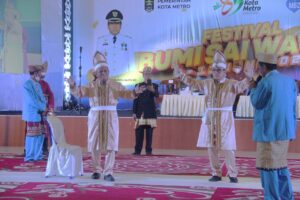 Rangkaian HUT Kota Metro, Walikota dan Wakil Walikota Terima Gelar ADOK Serta Penandatanganan MoU Dengan Pemprov DKI Jakarta