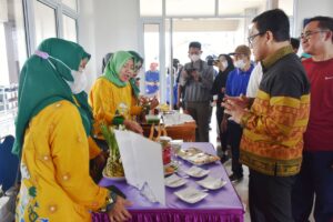 Walikota Metro Hadiri Lomba Masak Olahan Ikan dan Senam Lansia