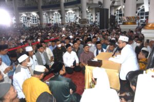 Walikota dan Wakil Walikota Metro Hadiri Tabligh Akbar Bersama Ustadz Adi Hidayat di Masjid Taqwa Kota Metro