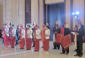 Pertunjukan Kesenian Batak Tradisional Turut Memeriahkan Festival Bumi Sai Wawai Dalam Rangka HUT Kota Metro